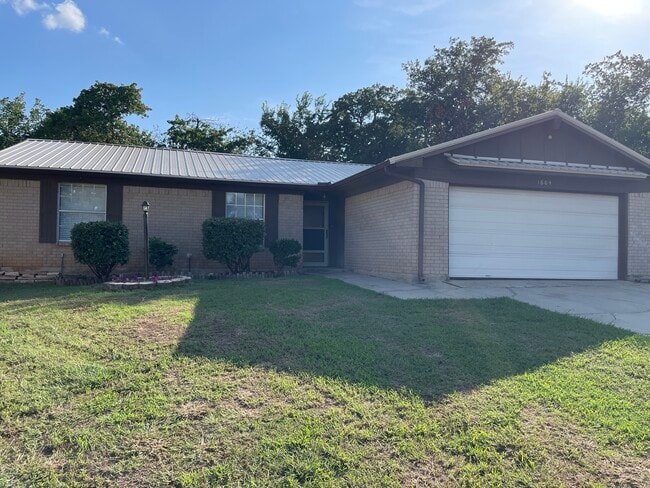 Primary Photo - 1604 White Oak Ct