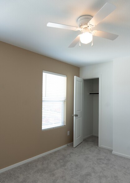 Building Photo - 3018 Mallorca Dr