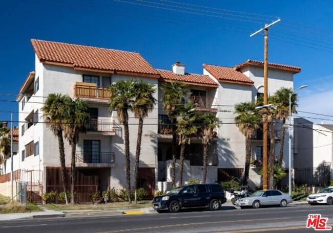 7625 Reseda Blvd - 7625 Reseda Blvd Los Angeles CA 91335 | Apartment Finder