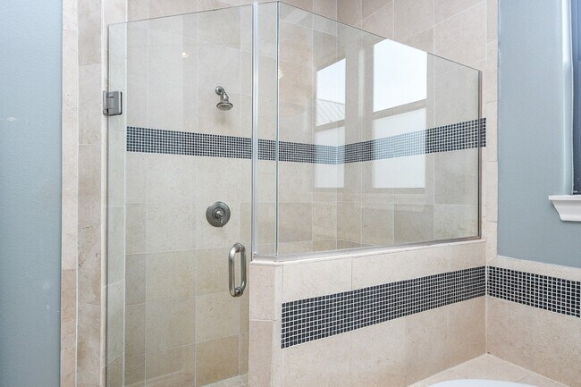 Building Photo - 2222 Hilshire Lake Dr