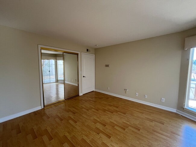 Building Photo - MOVE IN READY 5+4 in guard-gated Porter Ra...
