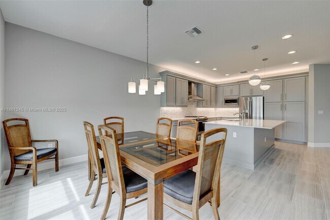 Building Photo - 11665 SW Marine Wy
