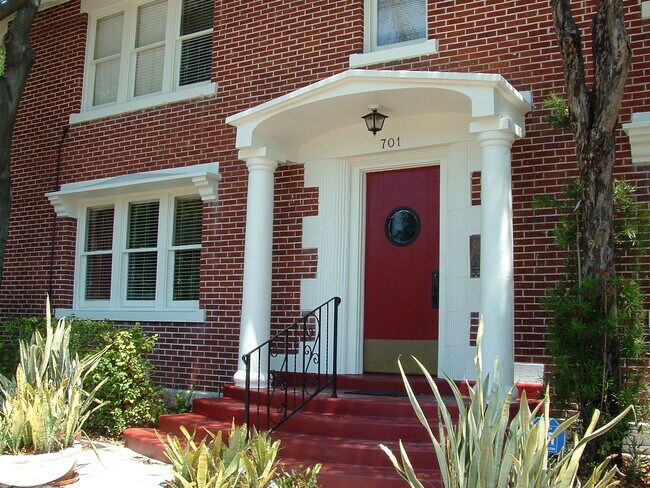 701 W Swann front door - 701 W Swann Ave