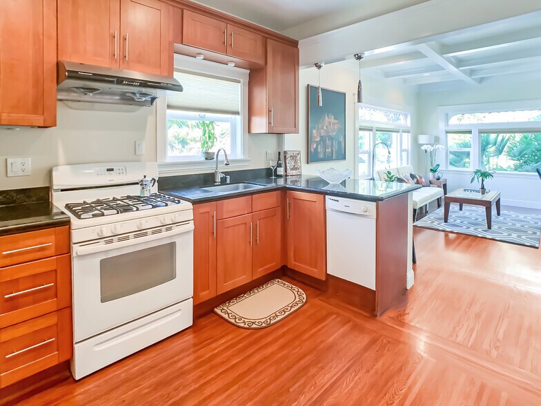 Kitchen - 2410 Russell St