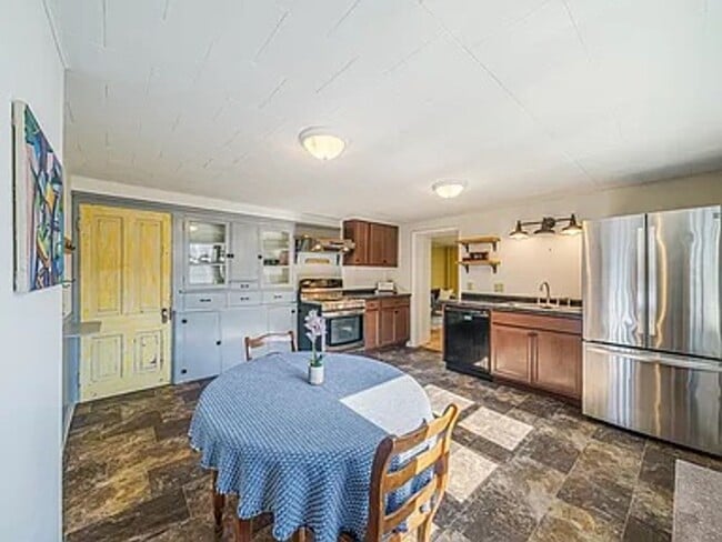 Building Photo - 2 Bed, 1 Bath Single Family Home