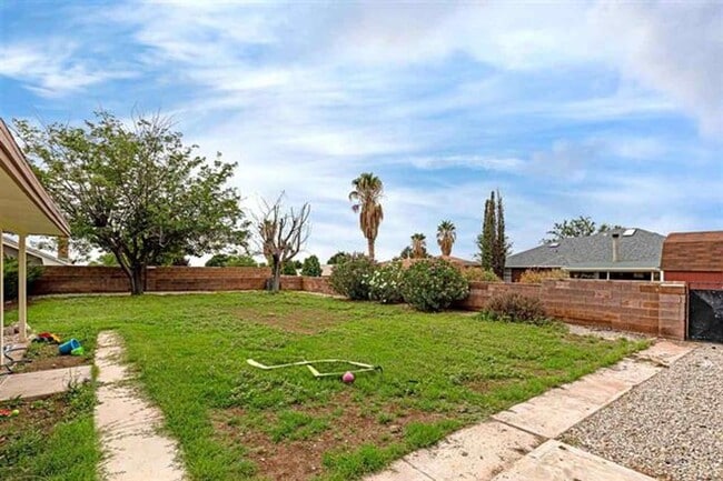 Building Photo - Beautiful 4 Bedroom/2 Bath Home