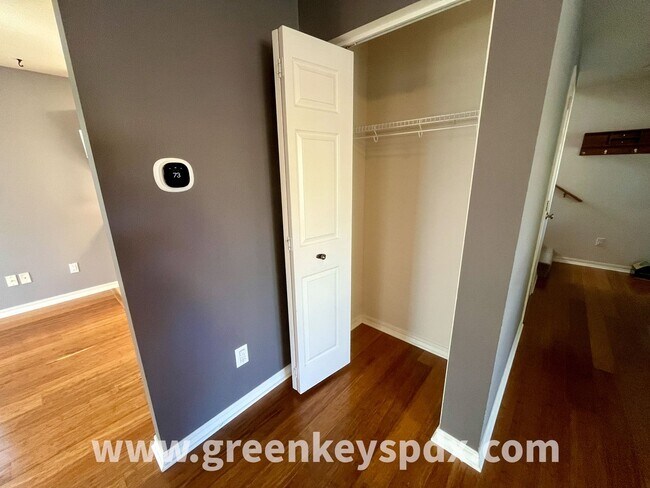 Building Photo - 3 Bedroom, 2.5 Bathroom Townhouse in N Por...