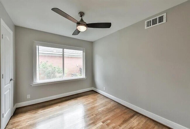 Building Photo - 6135 Indigo St