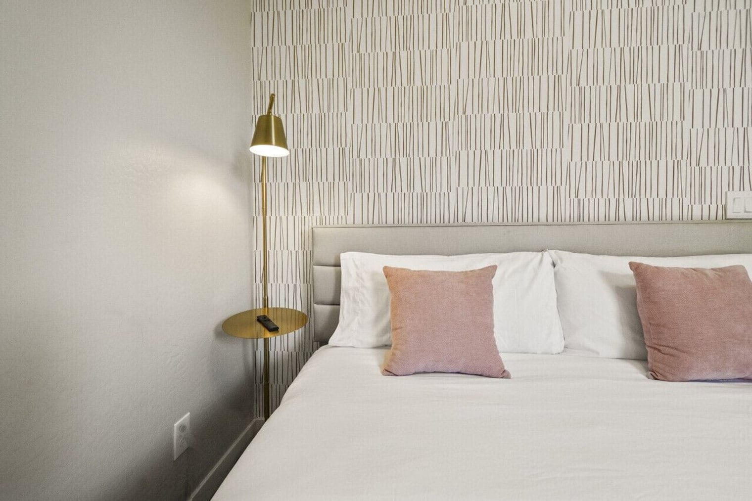 Building Photo - 6606 W Paradise Ln