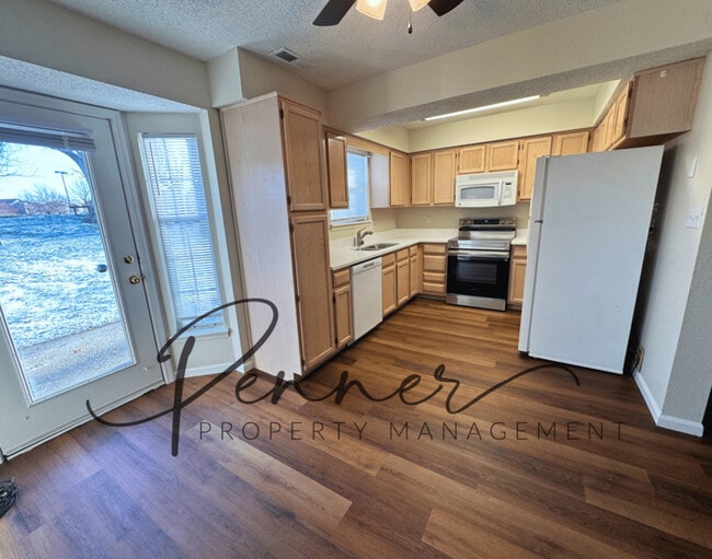 Building Photo - 4617 NE Whispering Winds Dr