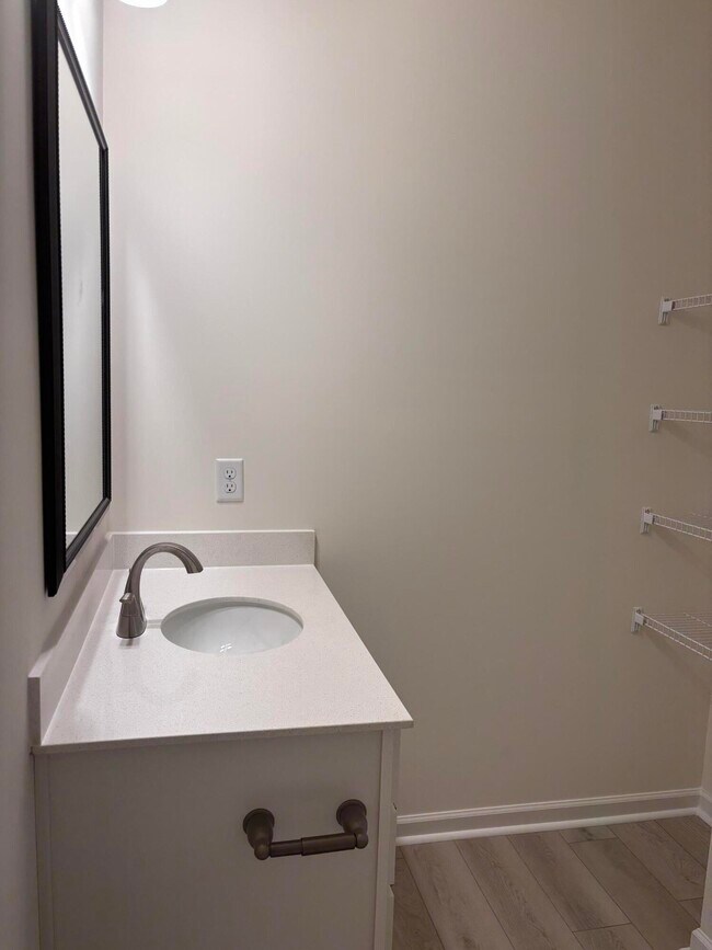 Building Photo - 372 Acorn St