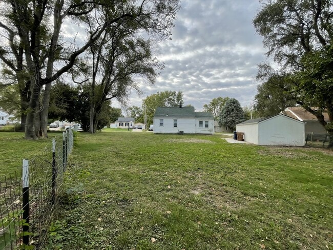 Spacious Backyard - 46 Martinview Rd
