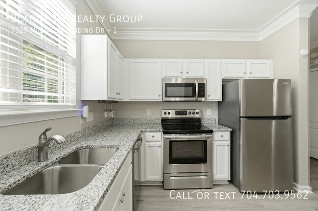 Building Photo - 7329 Michaels Landing Dr