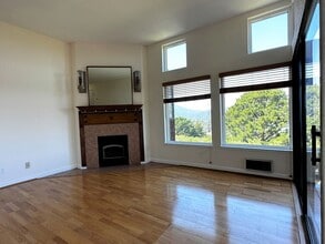 Building Photo - Beautiful 1 bed/1 bathroom condo available...