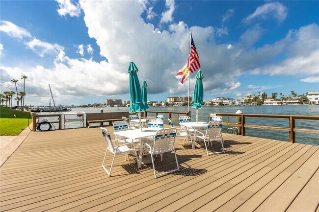 Building Photo - 700 Island Way