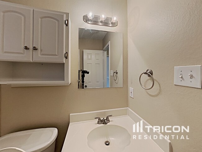 Building Photo - 7721 Pear Tree Ln