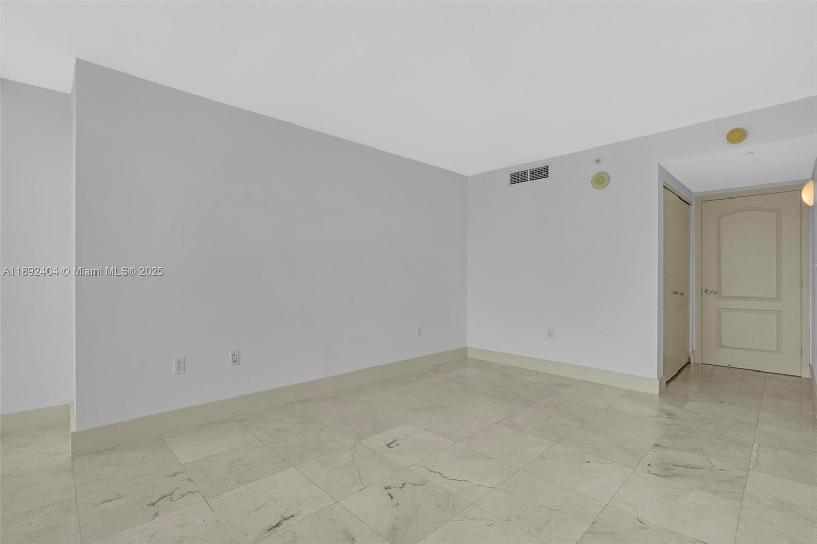 Building Photo - 2101 Brickell Ave