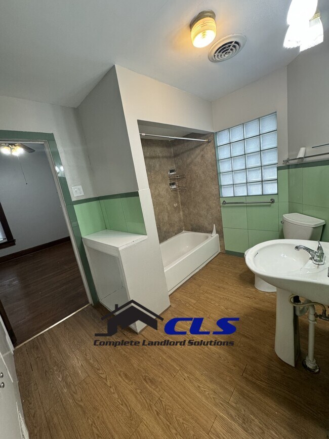 Building Photo - 1610 S 8th St