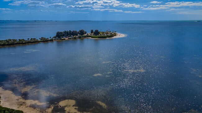 Building Photo - 645 Windrush Bay Dr
