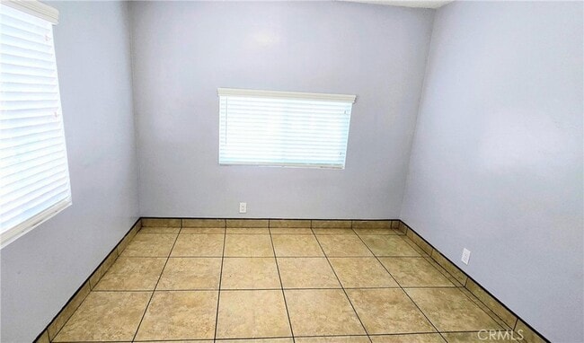 Building Photo - 1342 E 77th Pl