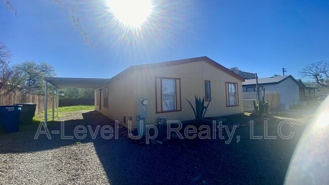 Building Photo - 307 W Lee St