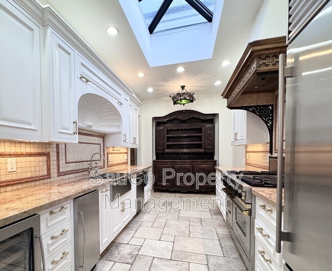 Building Photo - 1980 SW Terrace Dr