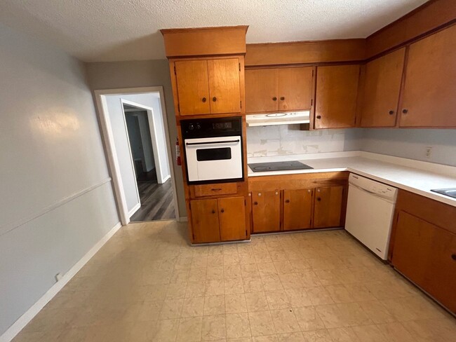 Building Photo - 715-B Montague, Columbia, SC 29209