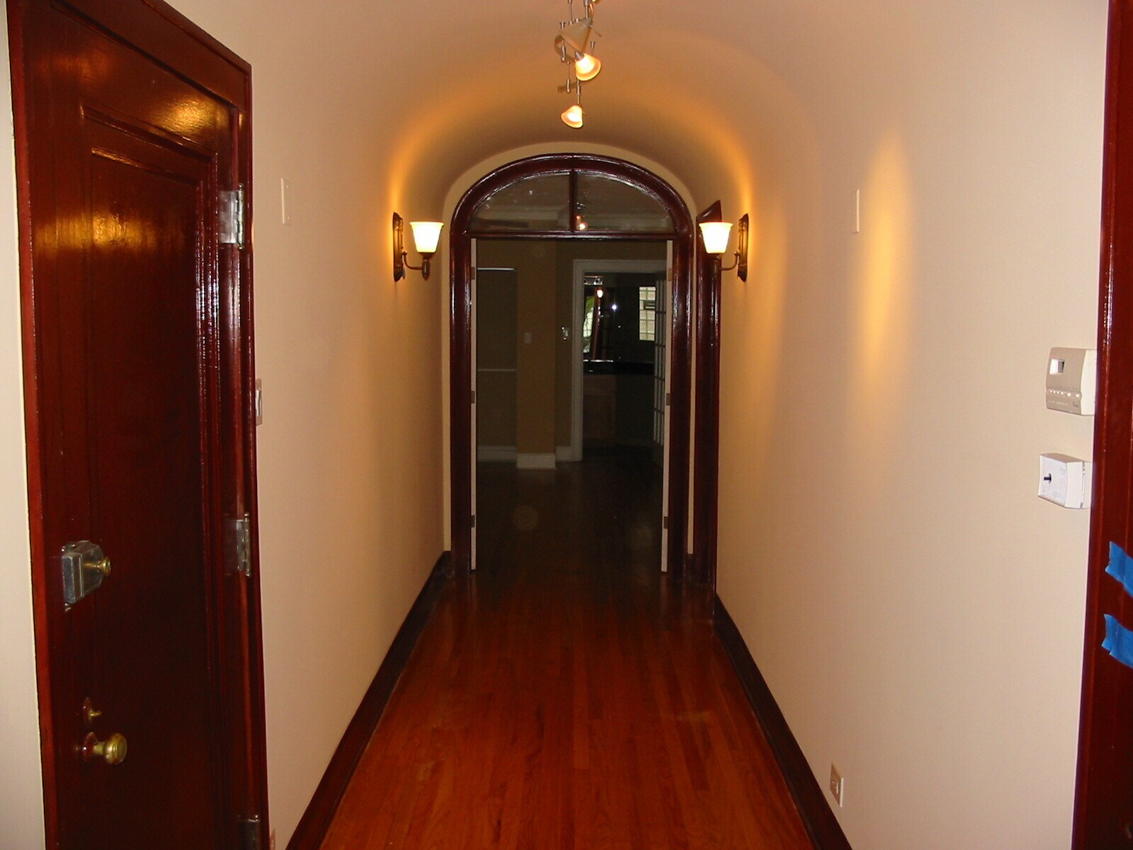 Building Photo - 2150 W Arthur Ave
