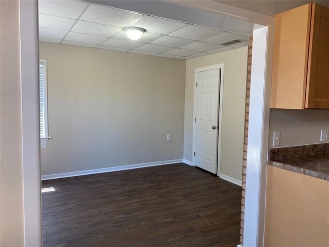 Building Photo - 121 Tuna St