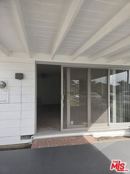 Building Photo - 6243 S Fairfax Ave