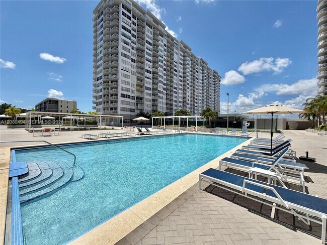 Building Photo - 18081 Biscayne Blvd