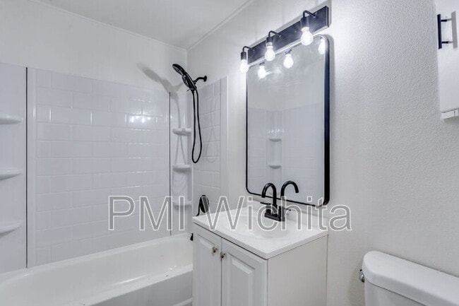 Building Photo - 4311 E Lincoln St