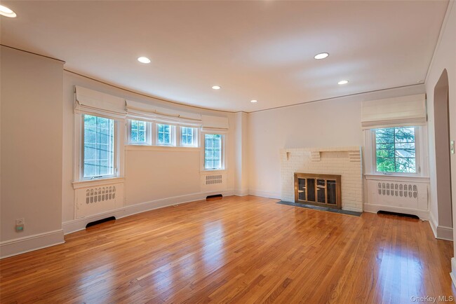 Building Photo - 11 4th Rd