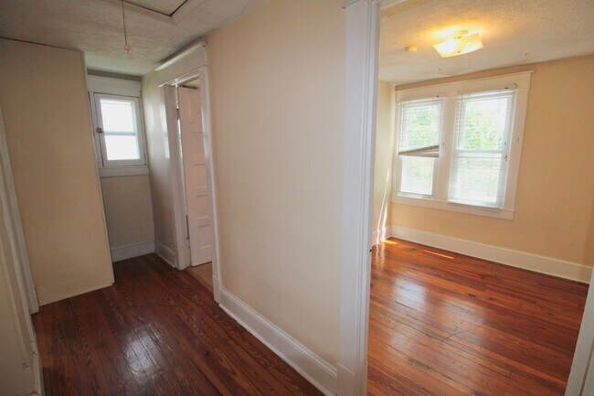 Building Photo - 281 Green St