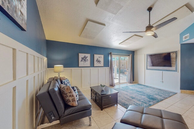 Building Photo - 3010 May Cir SE