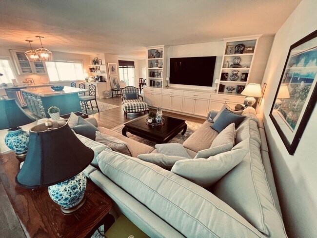 Building Photo - Renovated Rancho Bernardo 55+ Community 2 Bedroom 2 Bathroom Home