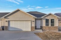 Building Photo - Spacious 4 Bed, 2 Bath Pet-Friendly Home with Central Air & 2-Car Garage! Available on July 6th!