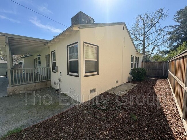 Building Photo - 1610 W College Ave