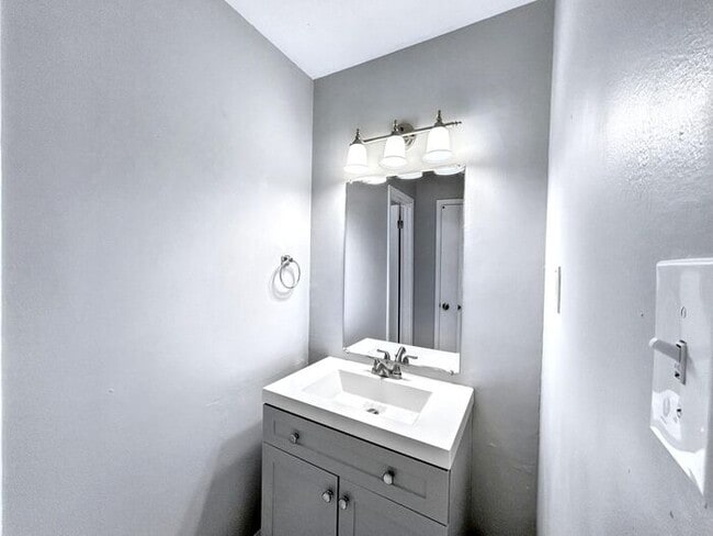 Building Photo - 3333 Leschallas Dr