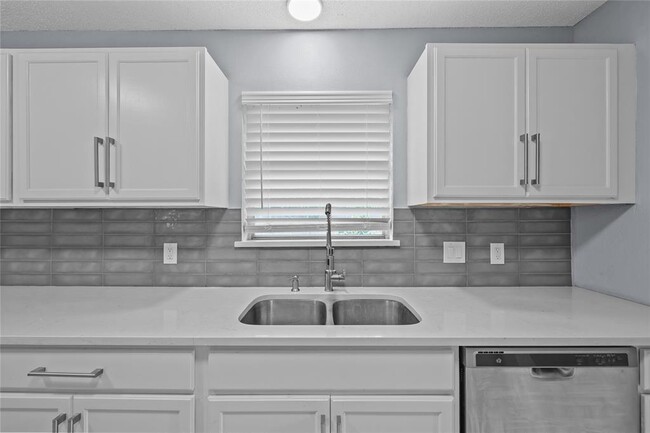 Building Photo - 12735 Memorial Dr