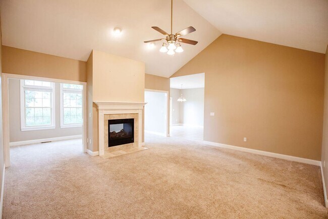 Building Photo - 3 Bed (with 4th bed potential downstairs),...