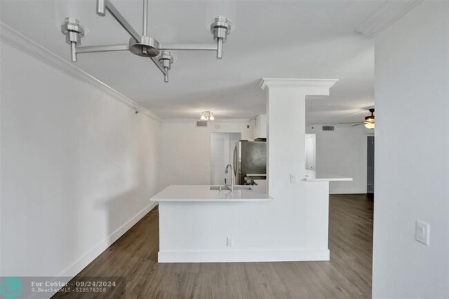 Building Photo - 105 Lake Emerald Dr