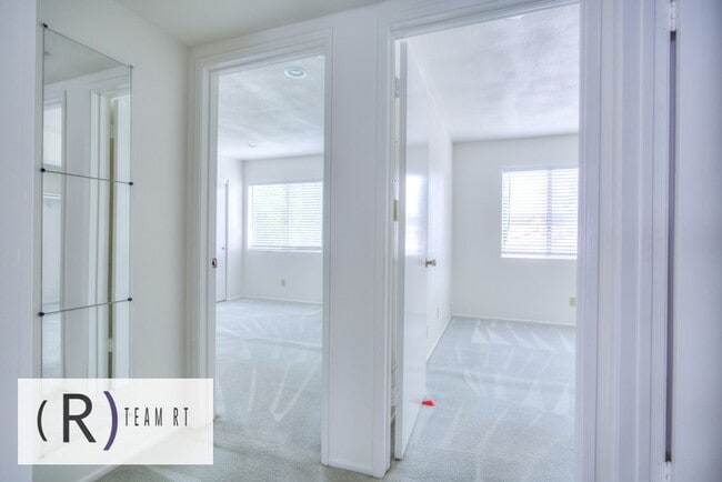 Building Photo - A Charming Condominium in a Quiet and Desi...