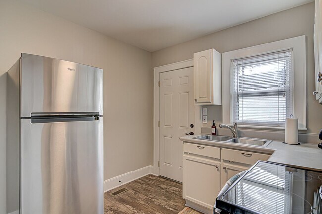 Building Photo - Adorable Duplex Off N Josephine Boyd - Ful...