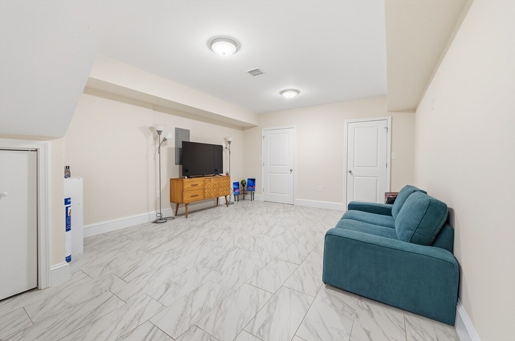 Building Photo - 77 North St