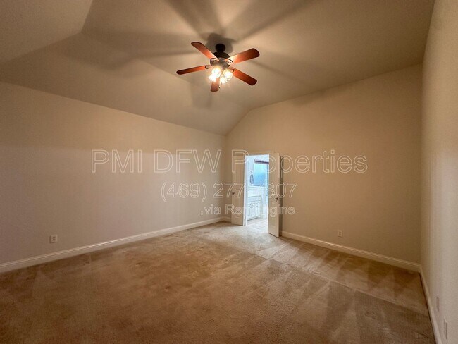 Building Photo - 2610 Meadow Ridge Dr