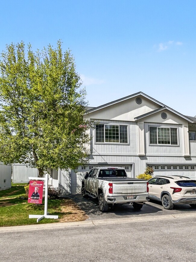 Building Photo - 5702 Sapphire Loop
