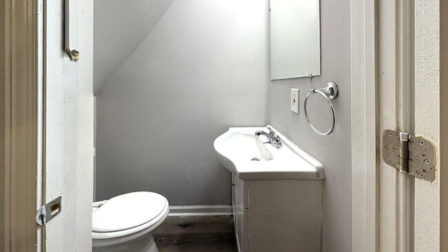 Building Photo - 5820 Belmar St