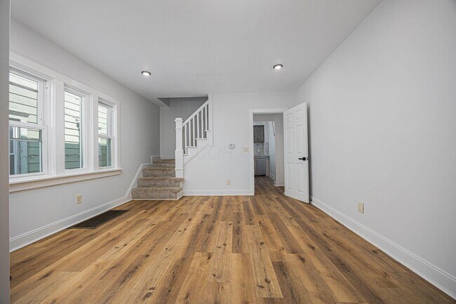 Building Photo - 1442 Hamlet St