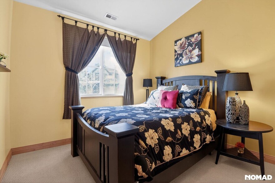 Building Photo - 3042 Lower Saddleback Rd